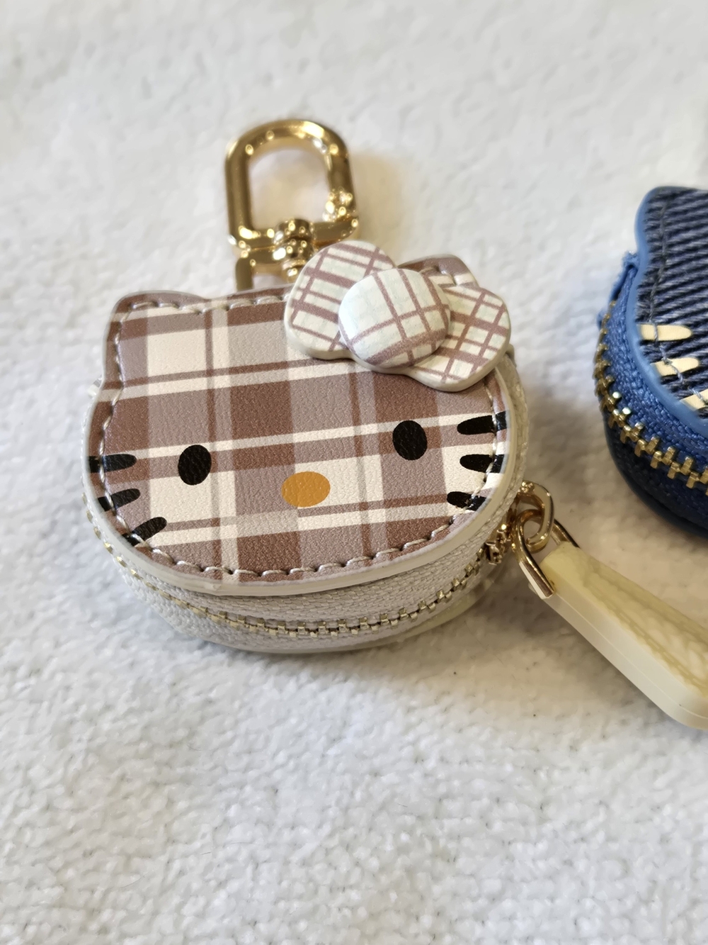 Hello Kitty Cream Plaid & Denim Cat Bag Charm/Keychain with Gold Clip - Picture 2 of 7